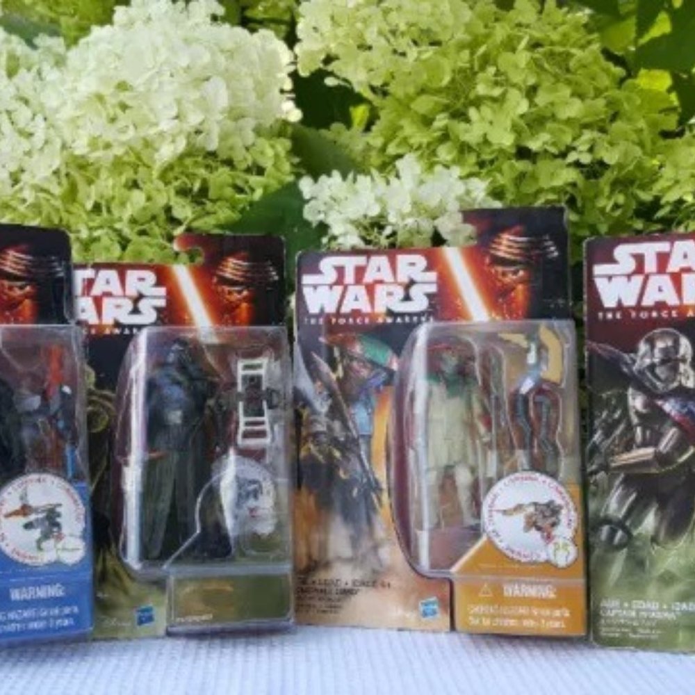 Star Wars The Force Awakens 2x Kylo Ren, Phasma, Zuvio